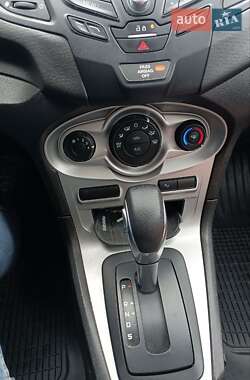 Хэтчбек Ford Fiesta 2017 в 