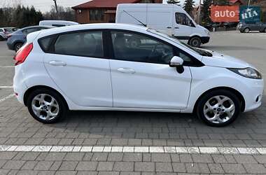 Хэтчбек Ford Fiesta 2011 в 