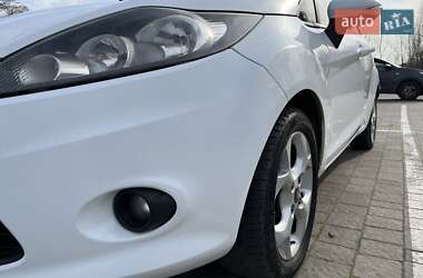 Хэтчбек Ford Fiesta 2011 в 
