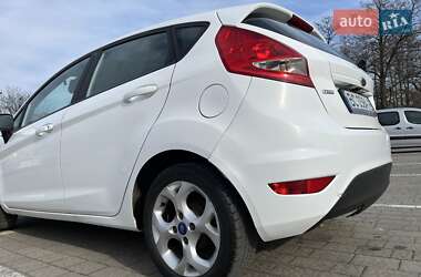 Хэтчбек Ford Fiesta 2011 в 
