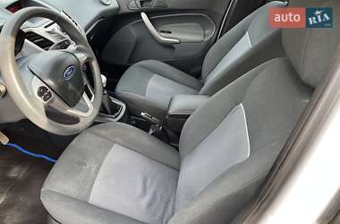Хэтчбек Ford Fiesta 2011 в 
