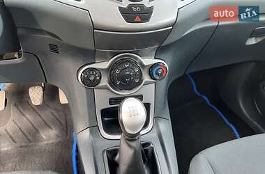 Хэтчбек Ford Fiesta 2011 в 