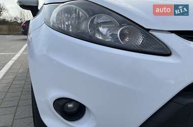 Хэтчбек Ford Fiesta 2011 в 