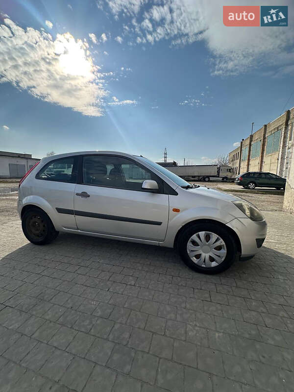 Хетчбек Ford Fiesta 2006 в Золочеві