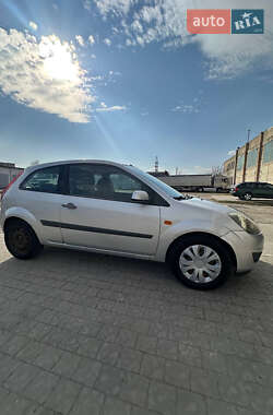 Хэтчбек Ford Fiesta 2006 в 