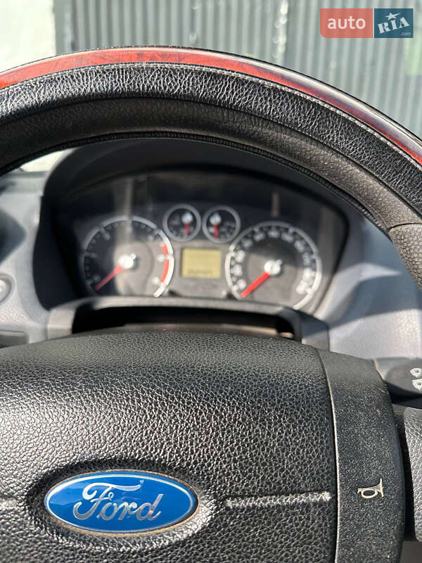 Хетчбек Ford Fiesta 2006 в Золочеві