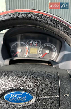 Хэтчбек Ford Fiesta 2006 в 