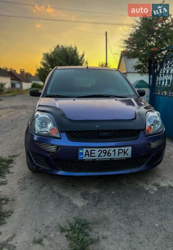 Хэтчбек Ford Fiesta 2006 в 
