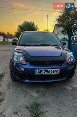 Хэтчбек Ford Fiesta 2006 в 