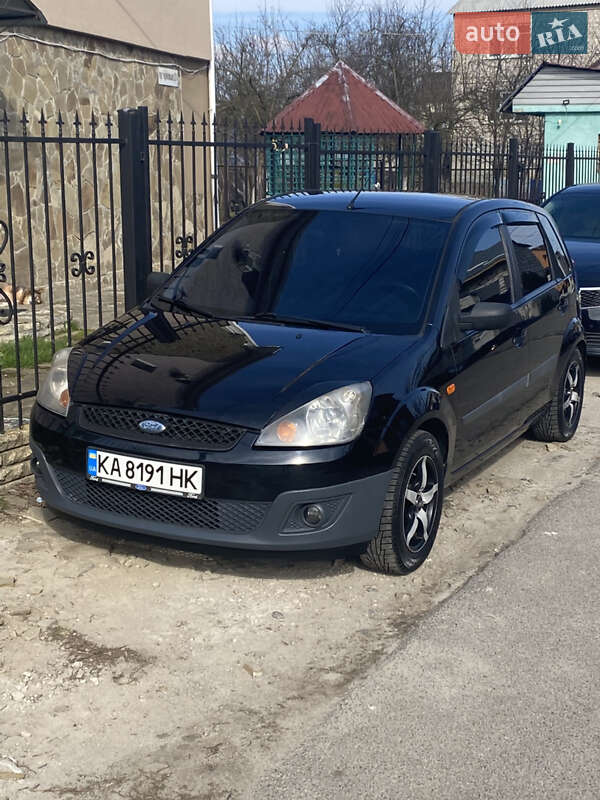 Хэтчбек Ford Fiesta 2007 в 