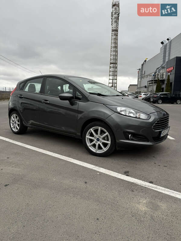 Хэтчбек Ford Fiesta 2019 в 