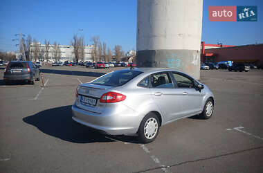 Седан Ford Fiesta 2012 в 