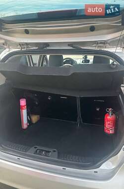 Хэтчбек Ford Fiesta 2010 в 