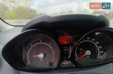 Хэтчбек Ford Fiesta 2011 в 