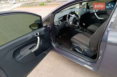Хэтчбек Ford Fiesta 2011 в 