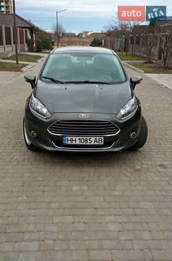 Хэтчбек Ford Fiesta 2016 в 