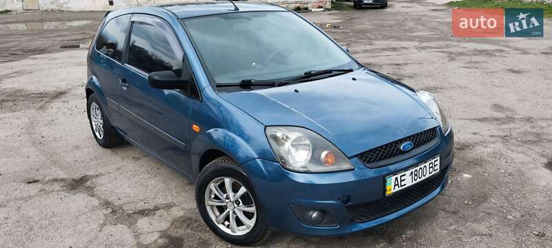 Хэтчбек Ford Fiesta 2006 в 