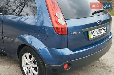 Хэтчбек Ford Fiesta 2006 в 
