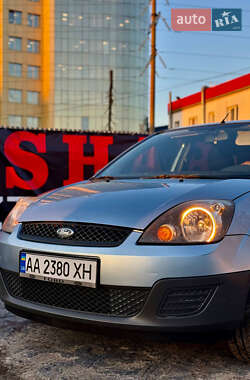 Хетчбек Ford Fiesta 2006 в 