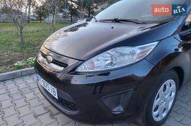 Хэтчбек Ford Fiesta 2013 в 