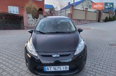 Хэтчбек Ford Fiesta 2013 в 