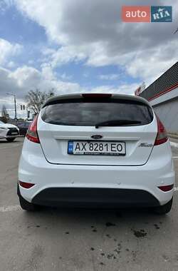 Хэтчбек Ford Fiesta 2011 в 