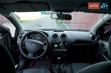 Хэтчбек Ford Fiesta 2008 в 