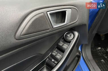 Хэтчбек Ford Fiesta 2012 в 