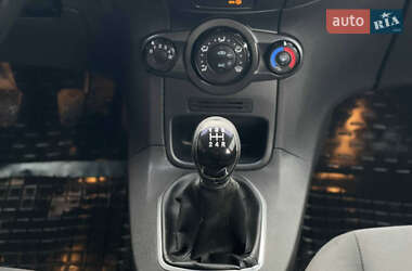 Хэтчбек Ford Fiesta 2012 в 
