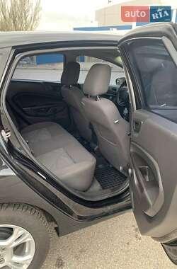Хетчбек Ford Fiesta 2013 в 