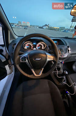 Хэтчбек Ford Fiesta 2013 в 