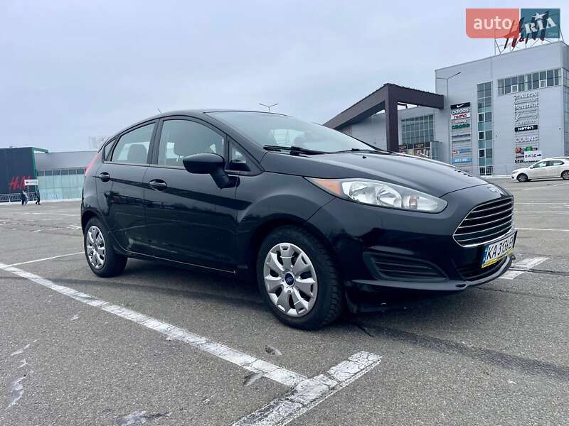 Хэтчбек Ford Fiesta 2016 в 