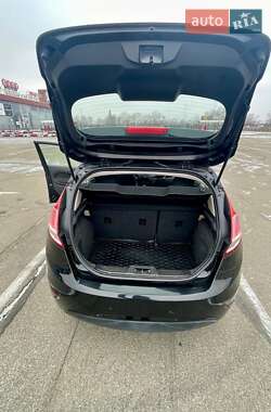 Хэтчбек Ford Fiesta 2016 в 