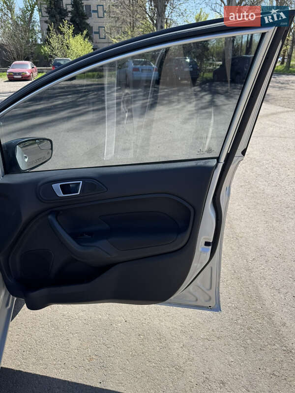 Седан Ford Fiesta 2013 в Кривом Роге