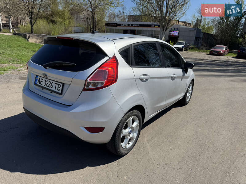 Седан Ford Fiesta 2013 в Кривом Роге