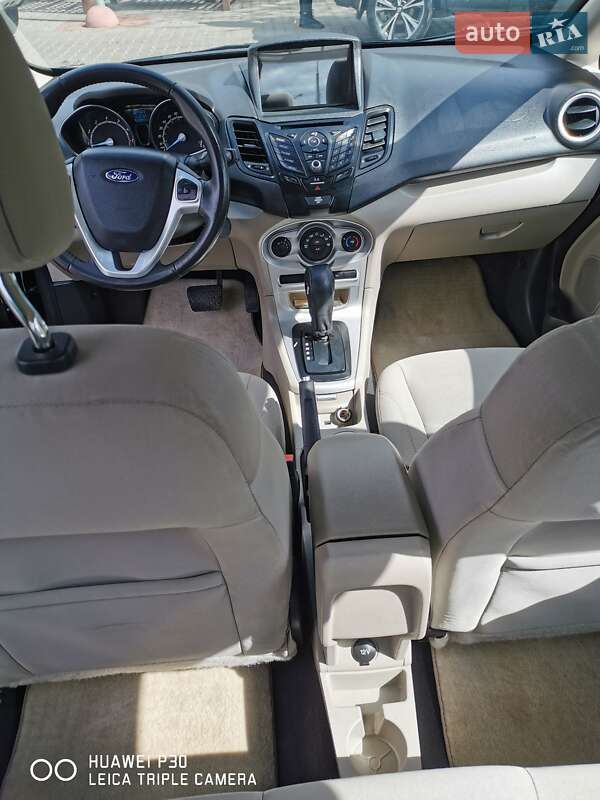 Седан Ford Fiesta 2015 в Кривом Роге