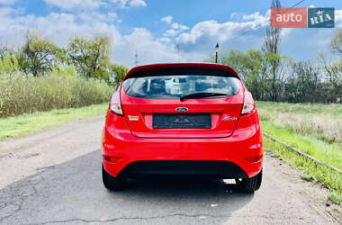 Хэтчбек Ford Fiesta 2015 в 