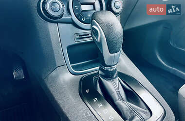 Хэтчбек Ford Fiesta 2015 в 