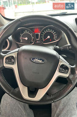 Хэтчбек Ford Fiesta 2012 в 