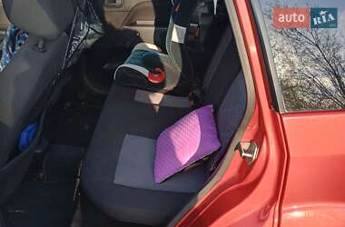 Хэтчбек Ford Fiesta 2006 в 