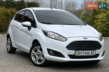Хетчбек Ford Fiesta 2015 в 