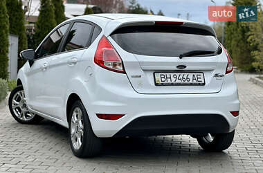 Хетчбек Ford Fiesta 2015 в 