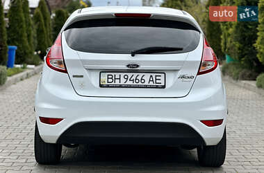 Хетчбек Ford Fiesta 2015 в 