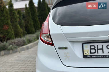 Хетчбек Ford Fiesta 2015 в 