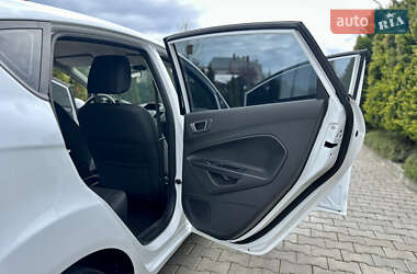 Хетчбек Ford Fiesta 2015 в 