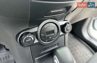 Хетчбек Ford Fiesta 2015 в 