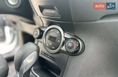 Хетчбек Ford Fiesta 2015 в 