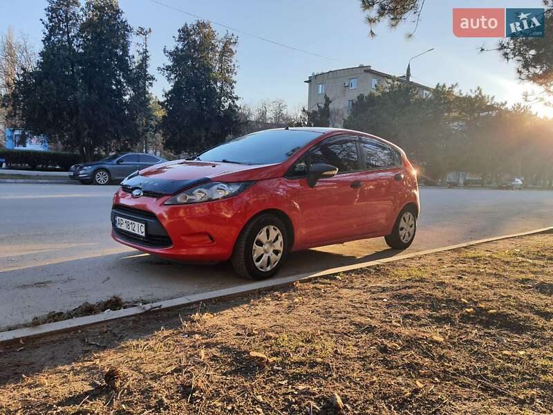 Хэтчбек Ford Fiesta 2012 в 