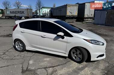 Хетчбек Ford Fiesta 2015 в 