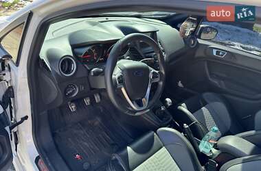 Хетчбек Ford Fiesta 2015 в 